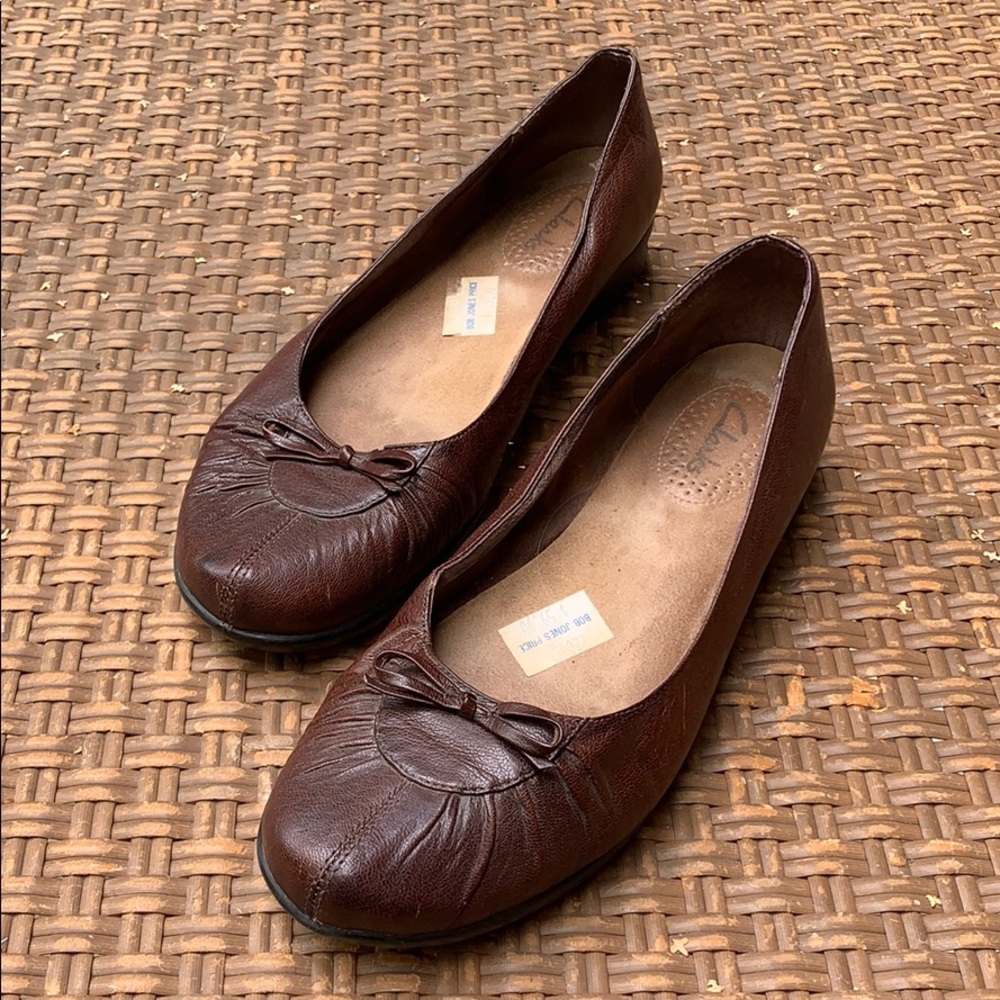 - Clark’s• Brown Leather Ballet Flats